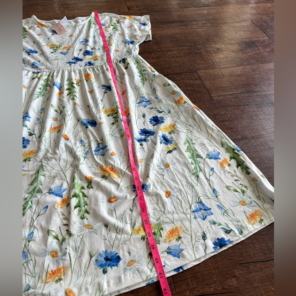NWT | White and Floral Dress | XL - Picture 6 of 9